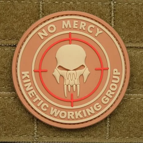 JACKETS TO GO nášivka NO MERCY - KINETIC GROUP plast DESERT