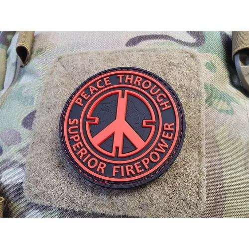 JACKETS TO GO nášivka PEACE THROUGH SUPERIOR FIREPOWER plast velcro ČERNÁ/ČERVENÁ